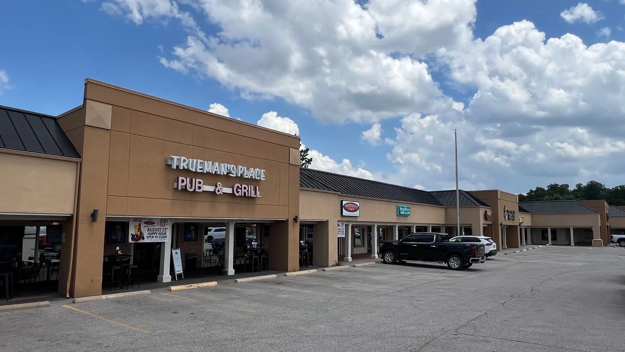 Bentley Plaza — photo 1